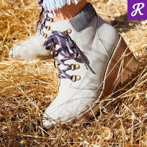 Claire Gray Knit Collar Lace Up Wedge